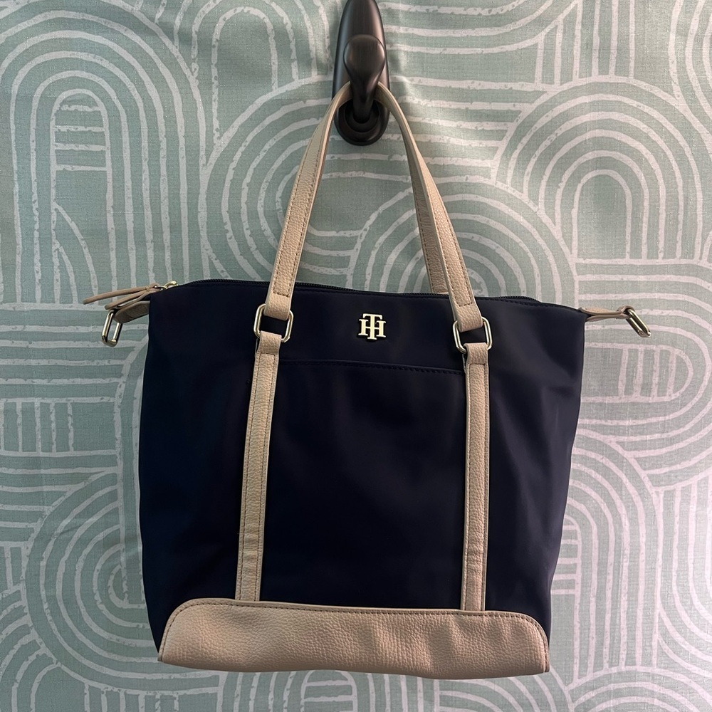 Tommy Hilfiger Navy Blue Tote Bag Beige Trim Gold Logo NWT $118